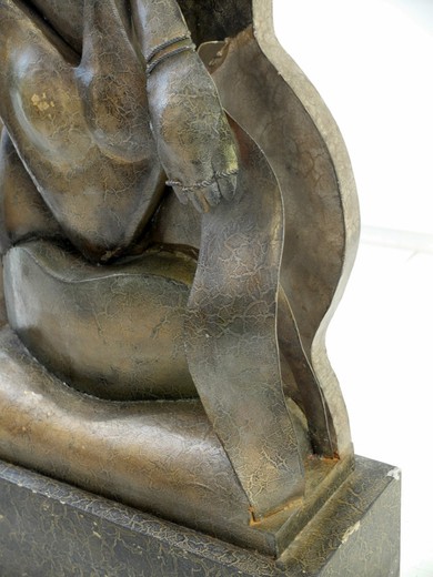 антикварная скульптура из металла