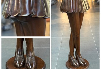 Необычный пьедестал в духе 1940-х годов