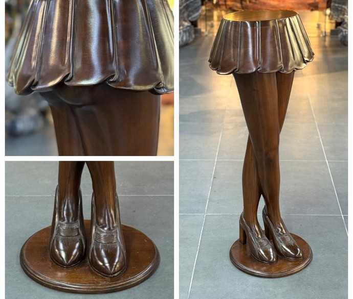 Необычный пьедестал в духе 1940-х годов