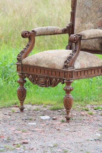 винтажное кресло-трон в стиле ренессанс из дуба