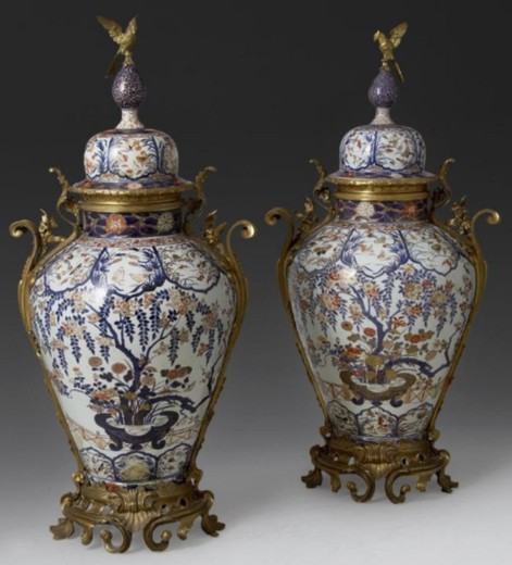антикварные парные вазы луи 15 из фарфора и бронзы, 19 век