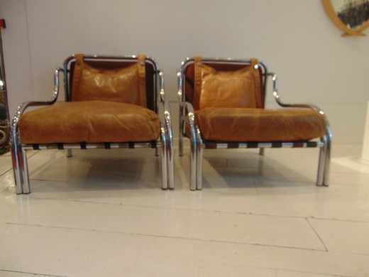 старинные дизайнерские кресла из кожи и металла, 20 век