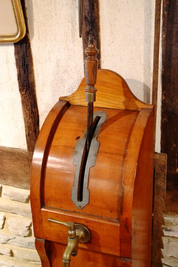 старинная помпа для сидра из дерева и металла, модерн, 20 век