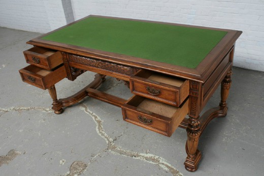 антикварная мебель - стол в стиле ренессанс из ореха, конец 19 века