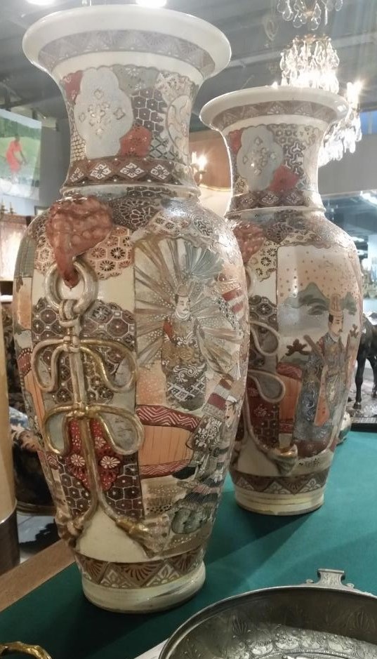 BersoАнтик Antique Pair Porcelain Sastuma Urns Antique Pair Porcelain Sastuma Urns