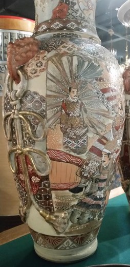 старинные парные вазы из фарфора с позолотой япония 19 век