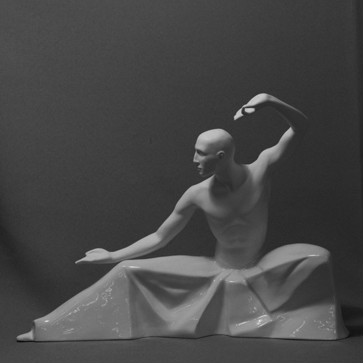 фарфоровая скульптура боец