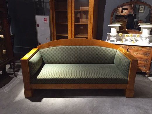 антикварная мебель - диван из карельской березы 20 века