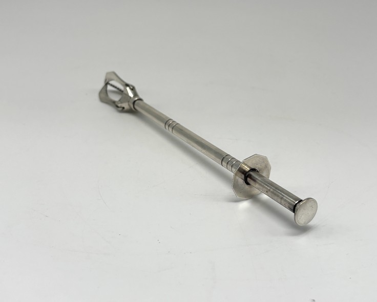 Vintage holder
(щипцы) of the ice