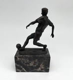 Скульптура «Футболист»