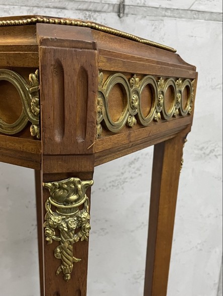 Vintage pedestal in Empire style