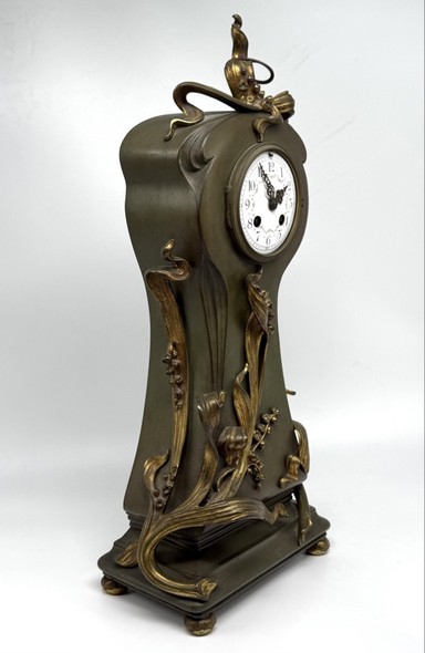 Антикварный часовой гарнитур «Ландыши»