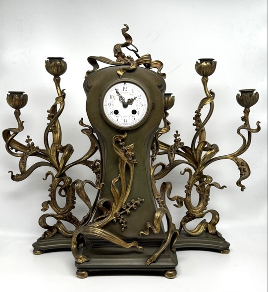 Антикварный часовой гарнитур «Ландыши»