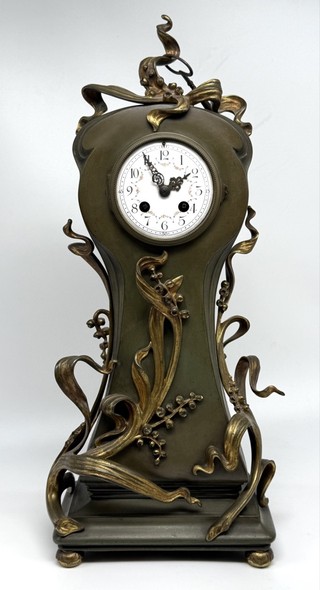 Антикварный часовой гарнитур «Ландыши»