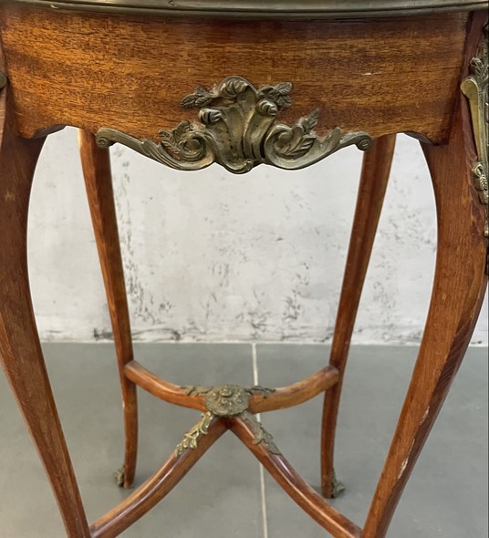 Antique pedestal table