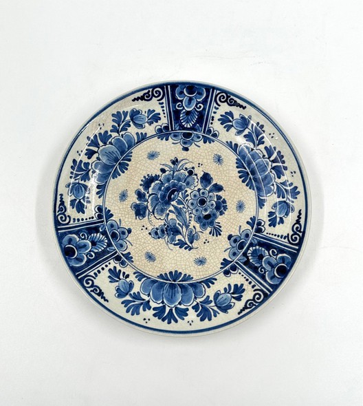 Antique wall plate, Delft