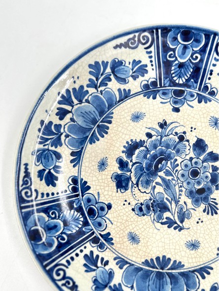 Antique wall plate, Delft