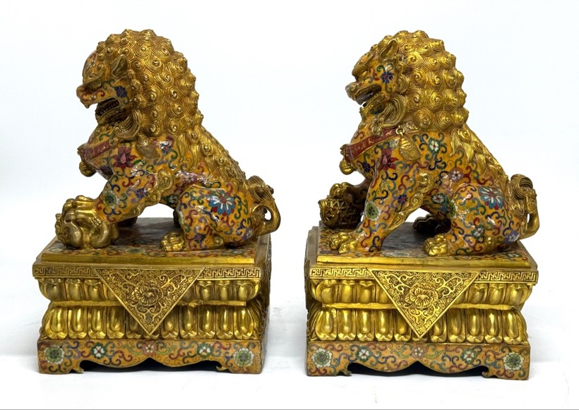 Vintage Paired Sculptures "Dogs Fo"