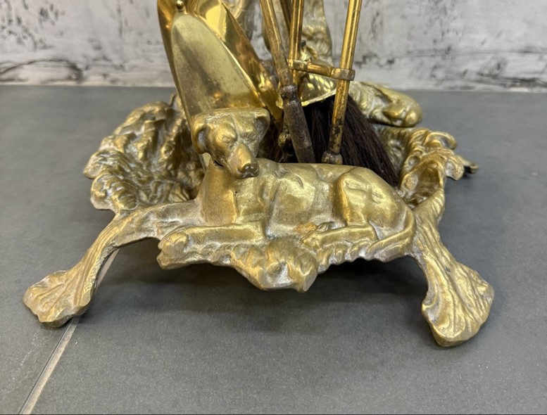 Антикварные каминные принадлежности
в охотничьем стиле