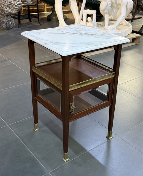 Антикварная тумба-пьедестал