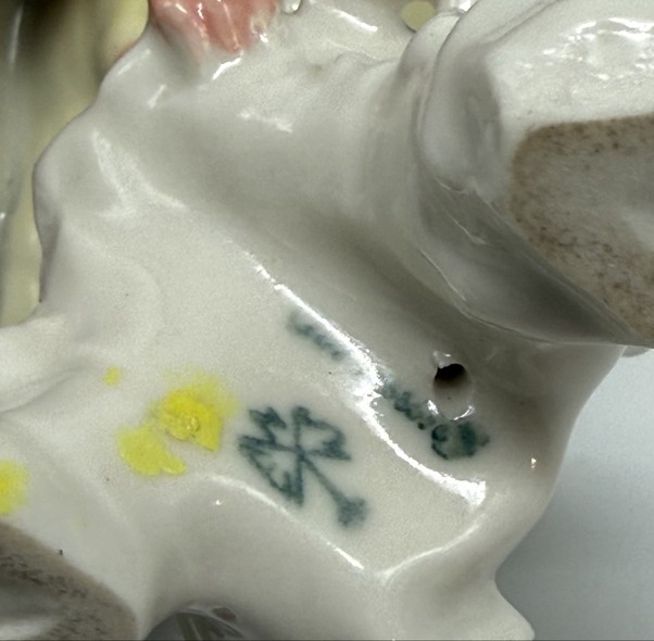 Antique statuette "Canary"