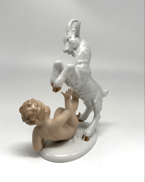 Figurine of "Putty with a kid"