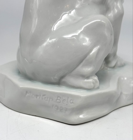 Sculpture "Polar bear on an ice floe"