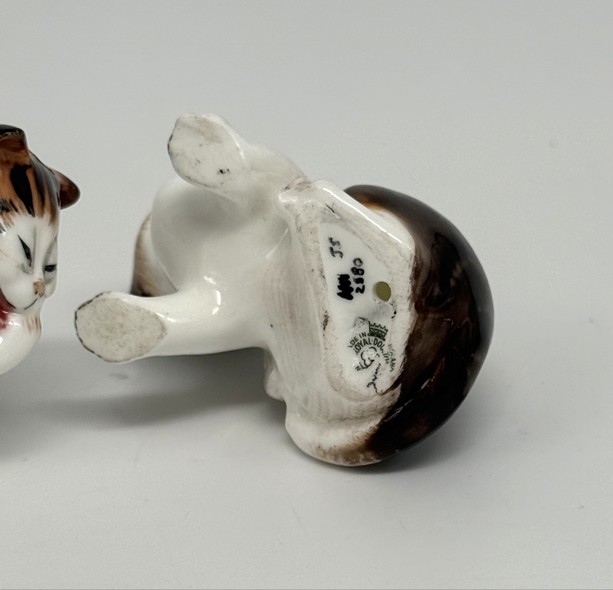 Антикварная композиция
"Пара котят", Royal Doulton