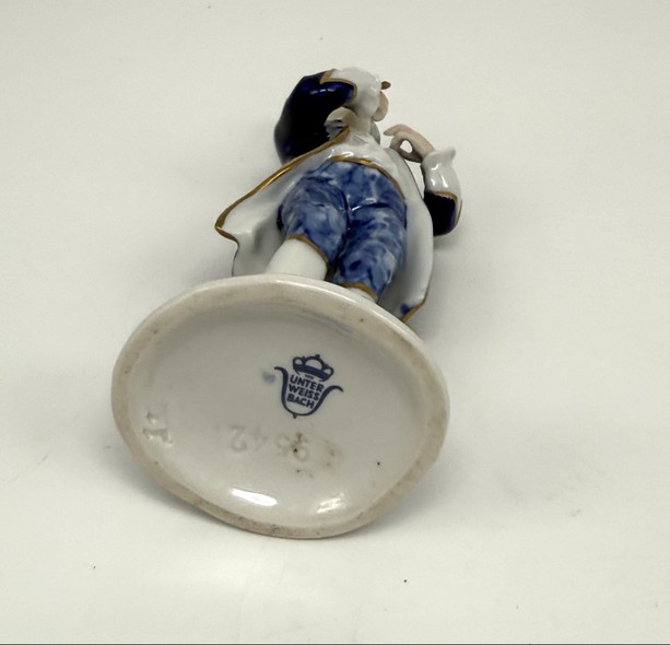 Антикварная статуэтка
"Кавалер", Unterweissbach