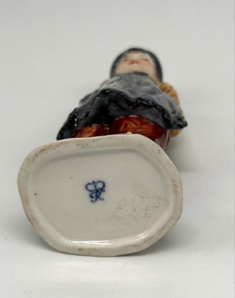 Антикварная статуэтка
Rudolf Kammer, "Попрошайка"