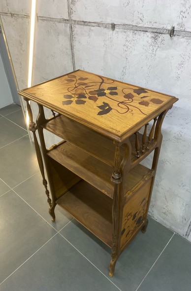 Antique Art Nouveau étagère