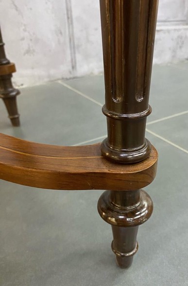 Antique table
in Louis XVI style