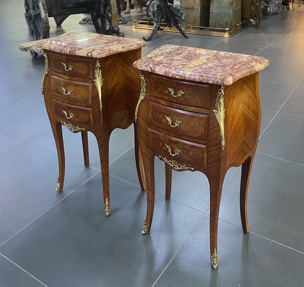 Антикварные парные тумбочки 
в стиле Людовика XV