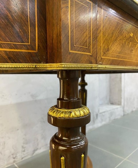 Antique table
in Louis XVI style