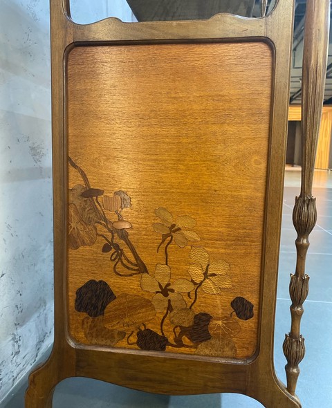 Antique Art Nouveau étagère
