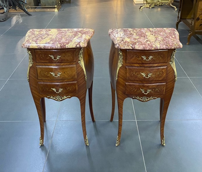 Антикварные парные тумбочки 
в стиле Людовика XV