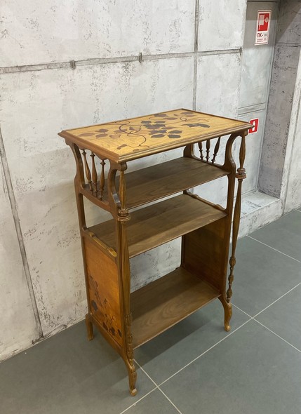 Antique Art Nouveau étagère