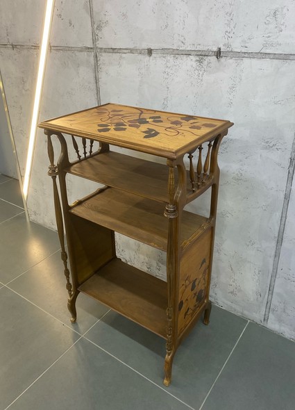 Antique Art Nouveau étagère