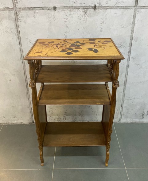 Antique Art Nouveau étagère