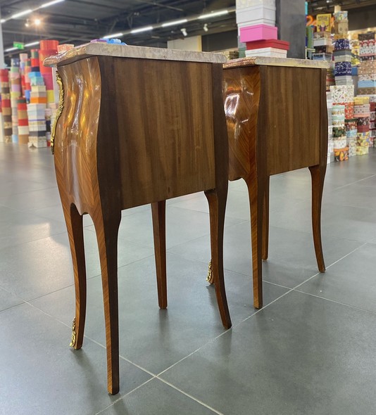 Антикварные парные тумбочки 
в стиле Людовика XV