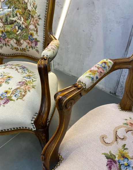 Sofa and pair of armchairs
in Louis XV style