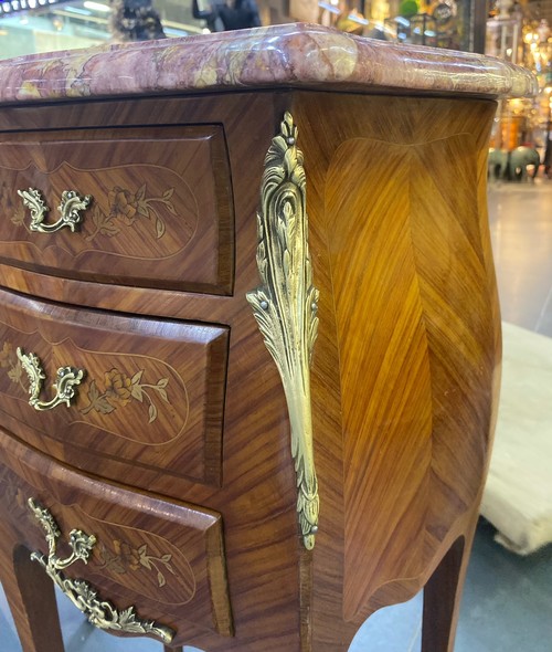 Антикварные парные тумбочки 
в стиле Людовика XV