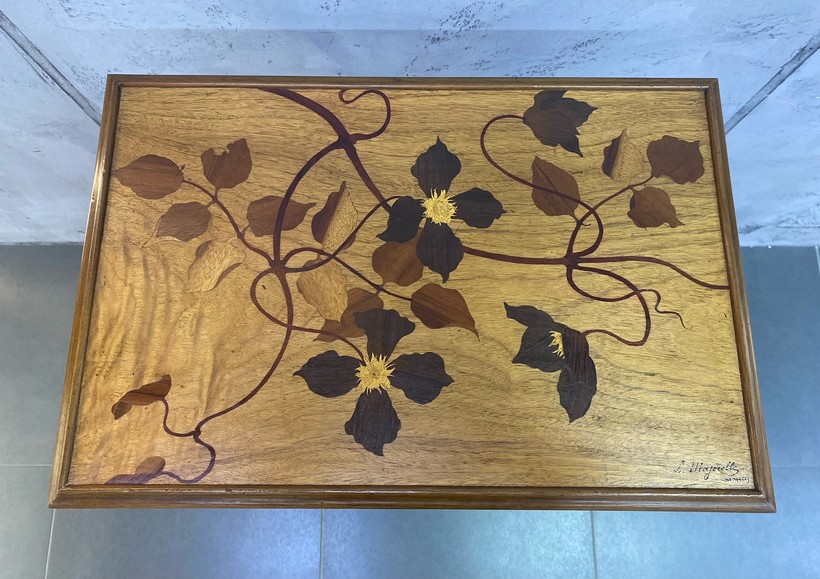 Antique Art Nouveau étagère