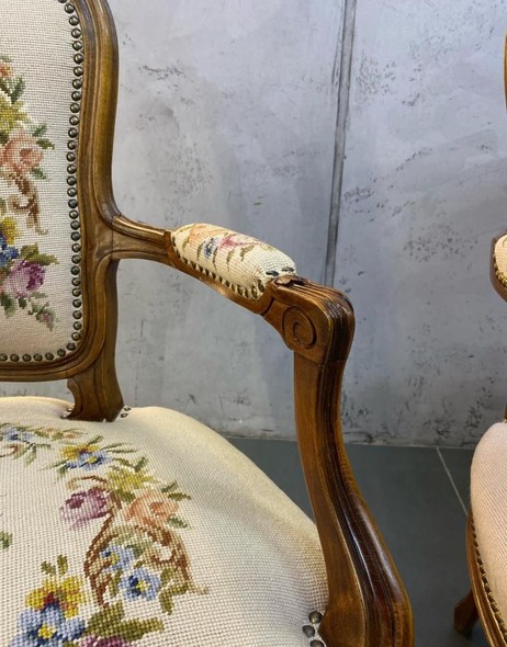Sofa and pair of armchairs
in Louis XV style