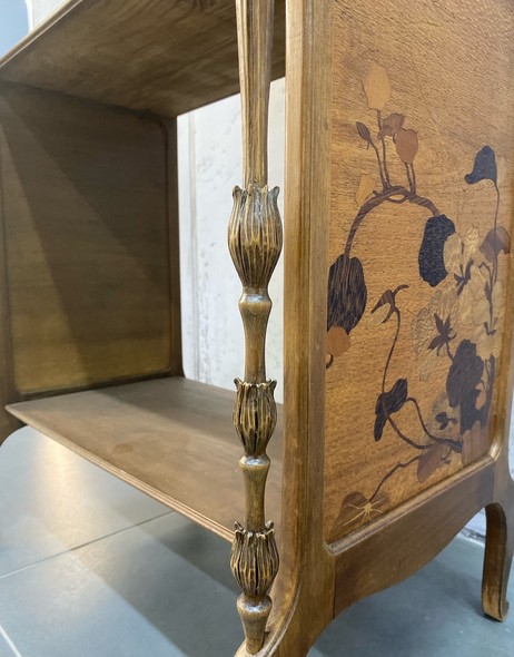 Antique Art Nouveau étagère