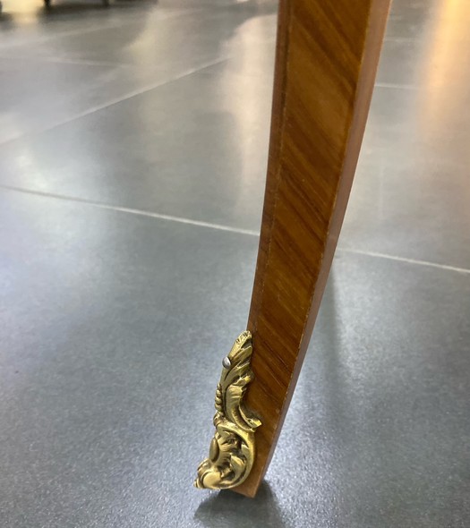 Антикварные парные тумбочки 
в стиле Людовика XV