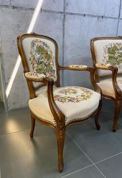Sofa and pair of armchairs
in Louis XV style