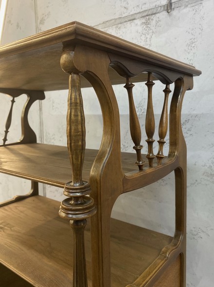 Antique Art Nouveau étagère