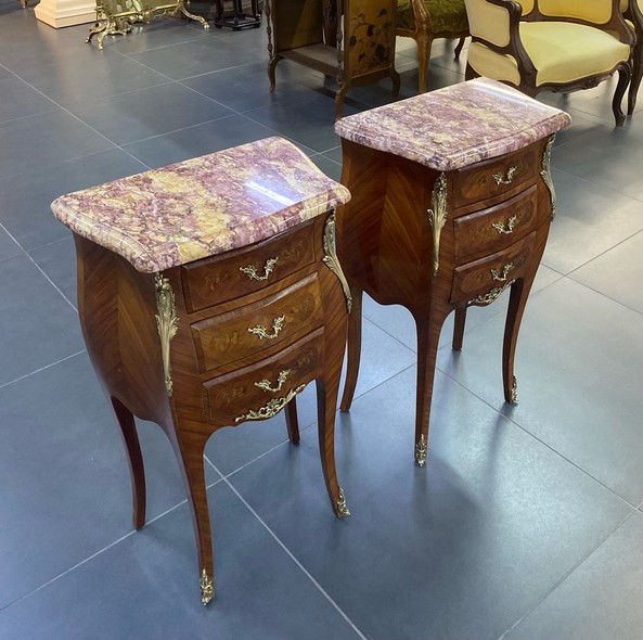 Антикварные парные тумбочки 
в стиле Людовика XV