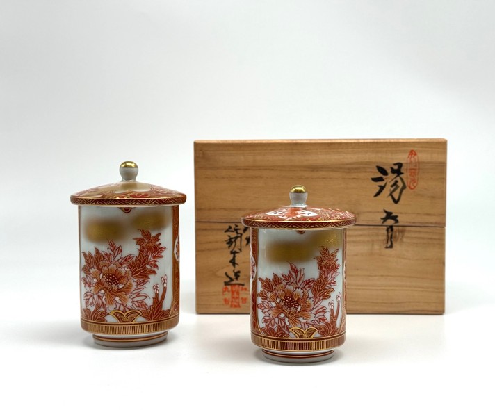 Fufu-yunomi, Kutani, and Akae paired bowls